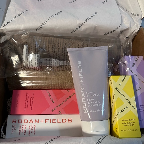 Rodan&Fields Gift Box - Picture 2 of 2